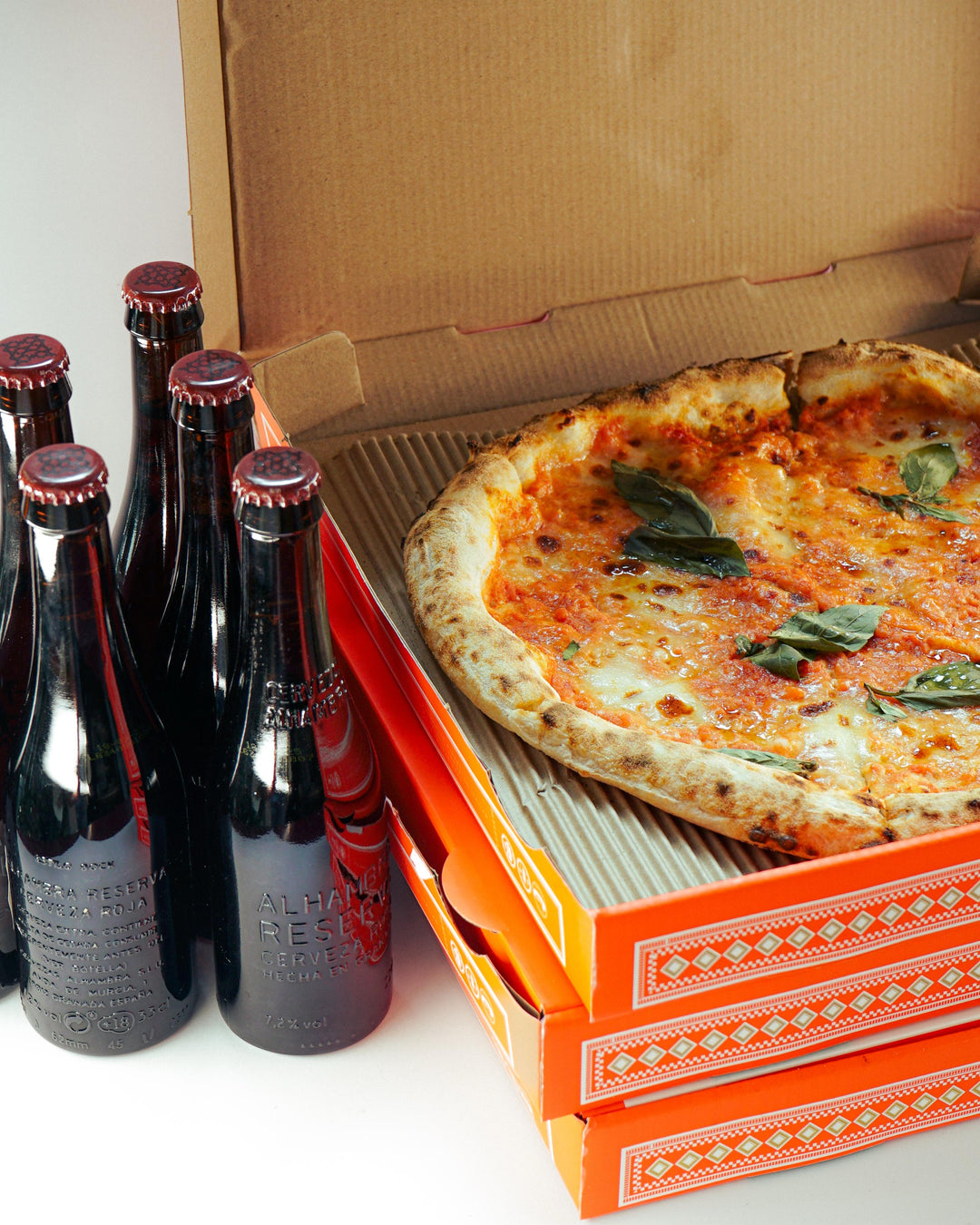 A Margherita Fior Di Latte Pizza & 6 Alhambra Reserva Roja Beers - Bundle | Beer & Food - Buy online with Fyxx for delivery.